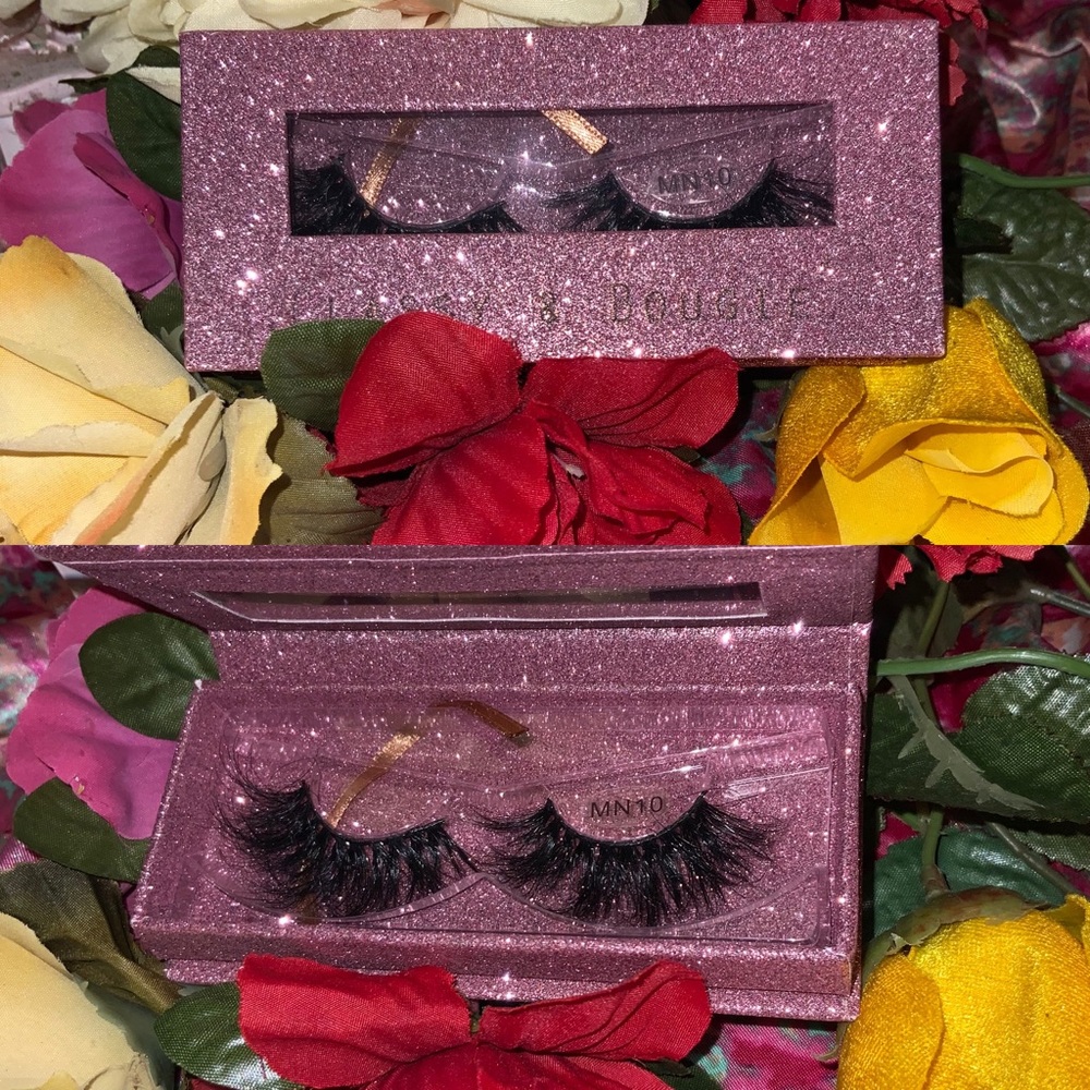 Lashes - Picture 3 of 5